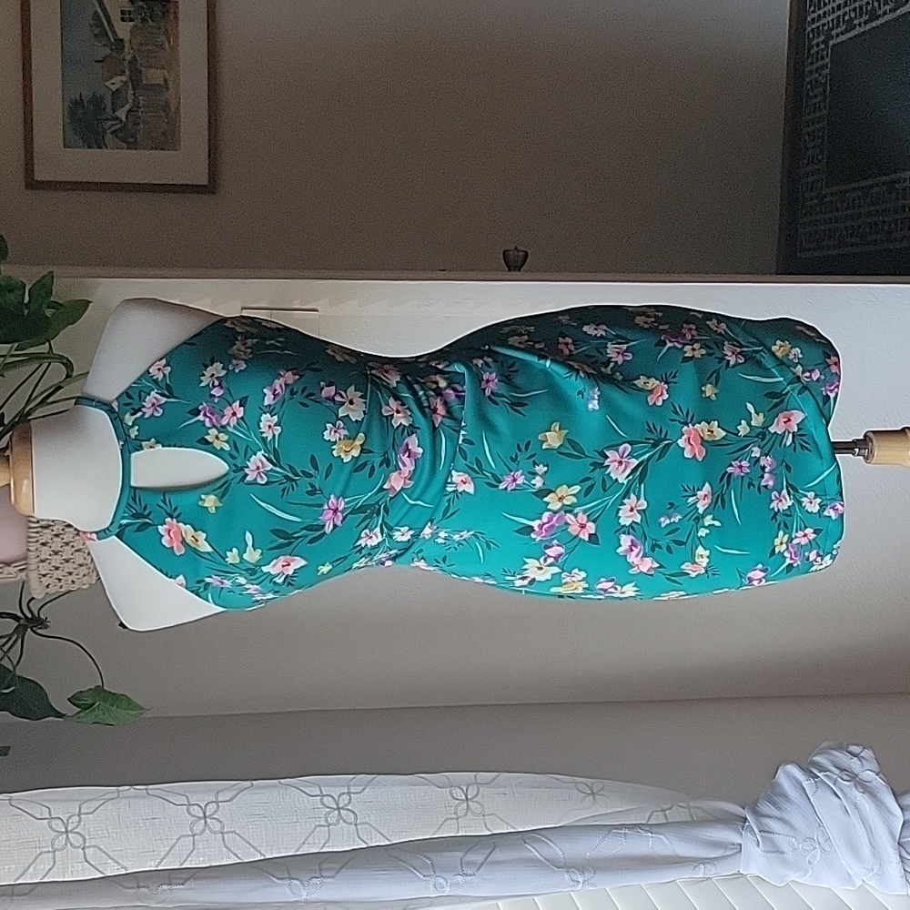 GUESS Bodycon Dress NWOT 😍